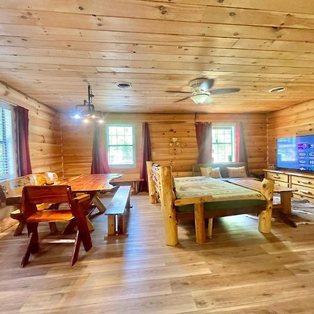 Вилла Wild Reindeer 5Min From Parkway Hottub Firepit Севьервилл Экстерьер фото
